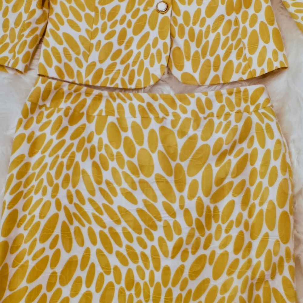 Yellow And White Patterned Blazer - image 8